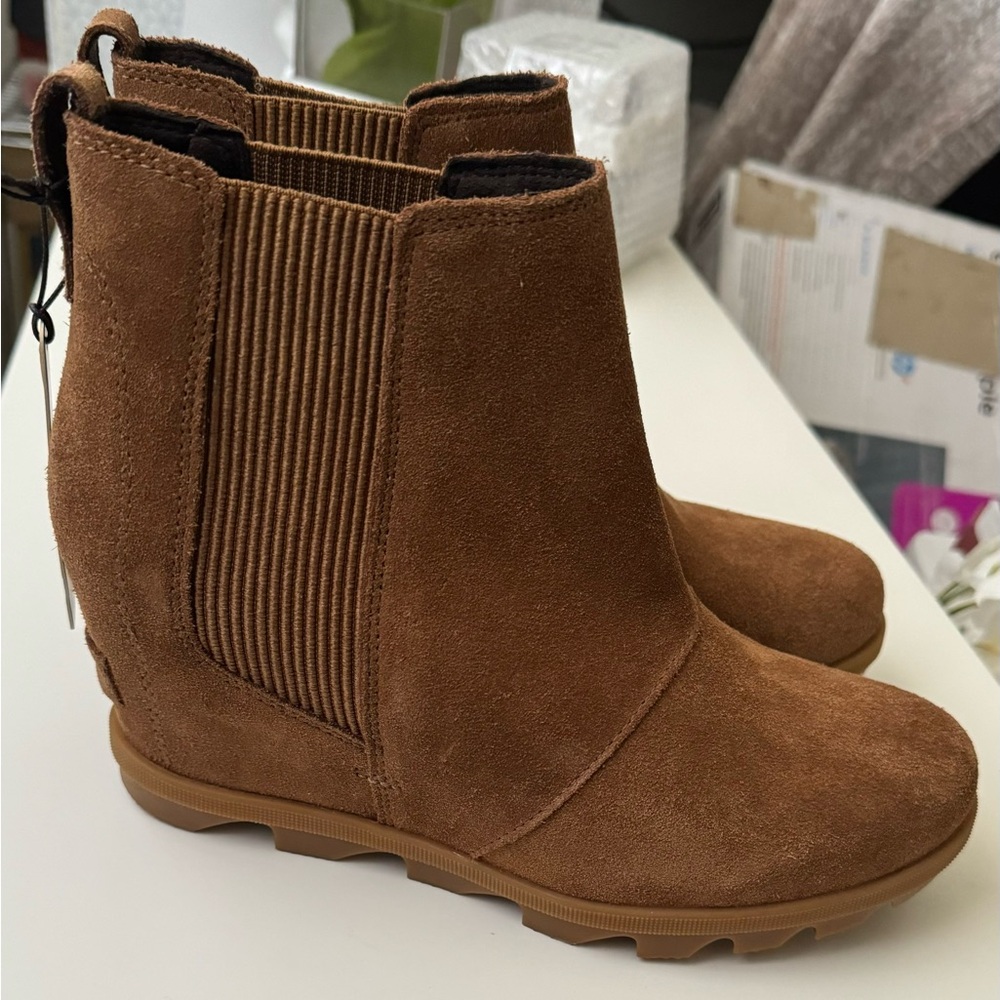 NWT Sorel Wedge Boots Brown
